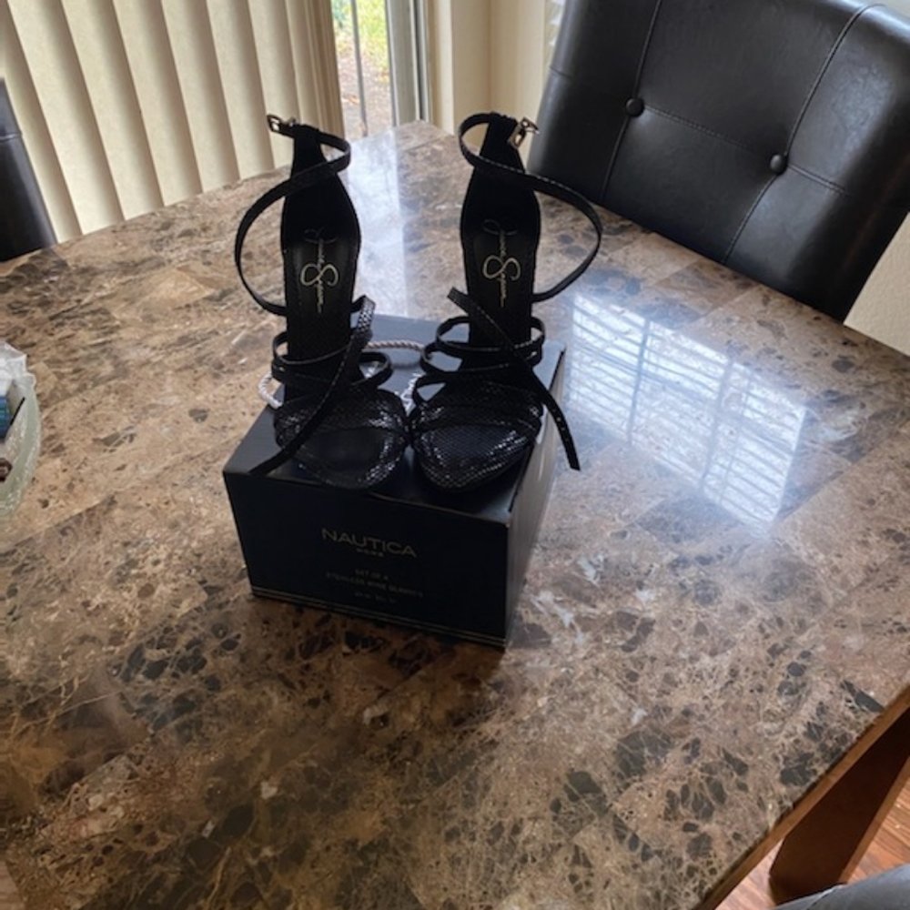 Sandles - Picture 5 of 5